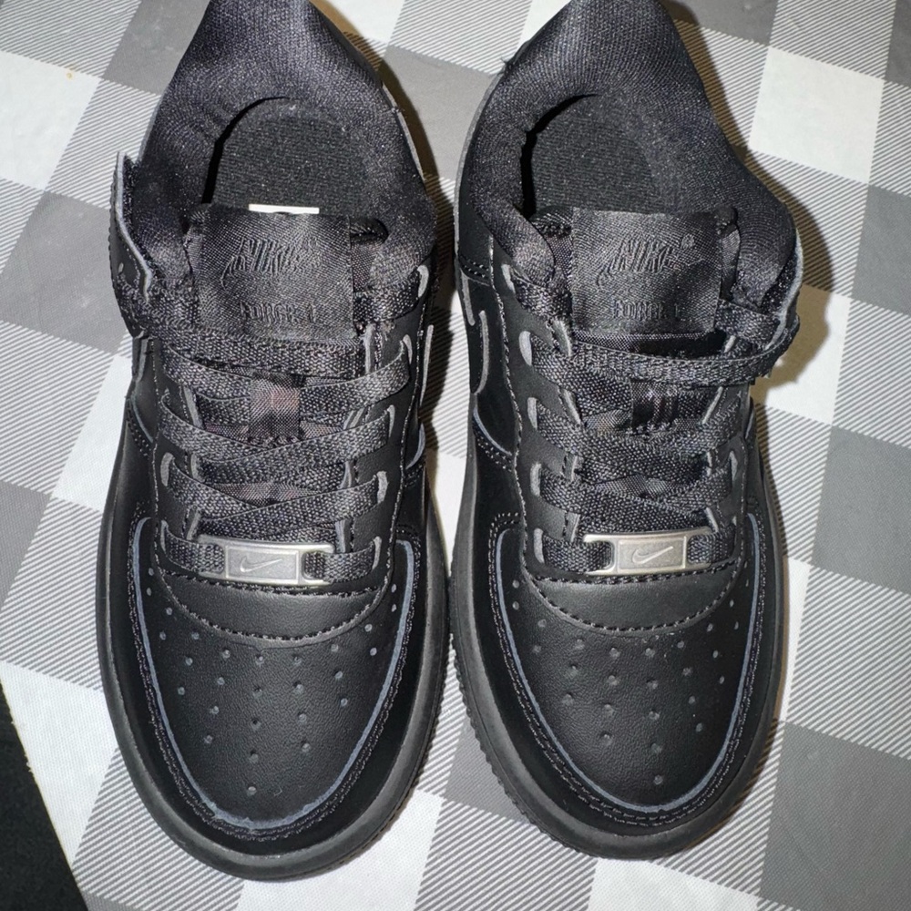 Toddler Nike shoes 10c black